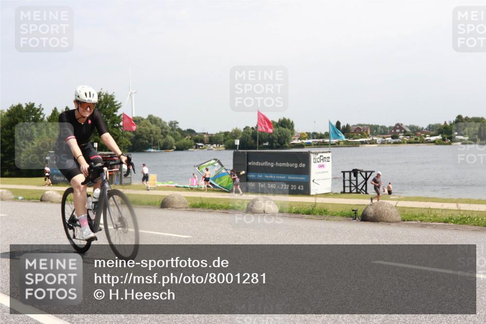 21.06.2025 - 27. Vierlanden-Triathlon H.Heesch http://msf.ph/oto/8001281 15.06.2025 11:44:36 Radfahren 201 meine-sportfotos.de