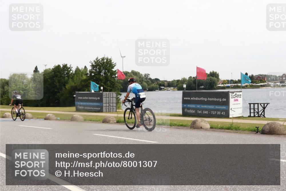 15.06.2025 - 27. Vierlanden-Triathlon H.Heesch http://msf.ph/oto/8001307 15.06.2025 10:28:09 Radfahren 94, 149, 217, 493, 550 meine-sportfotos.de