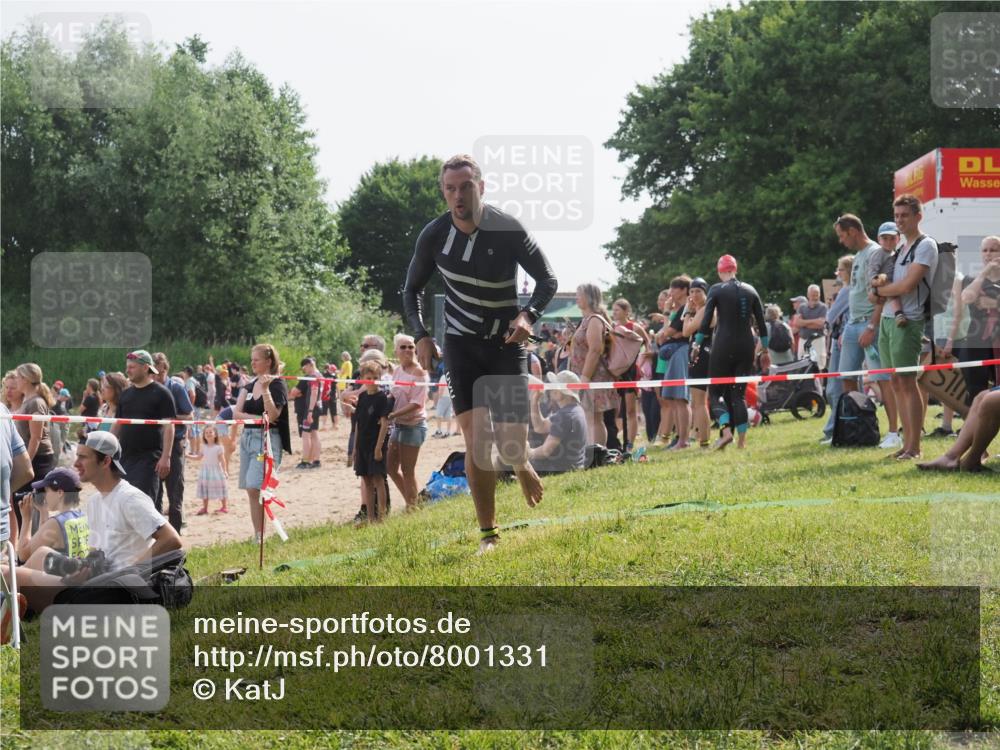 15.06.2025 - 27. Vierlanden-Triathlon KatJ http://msf.ph/oto/8001331 15.06.2025 09:57:35 Schwimmen 287, 298, 309, 324 meine-sportfotos.de