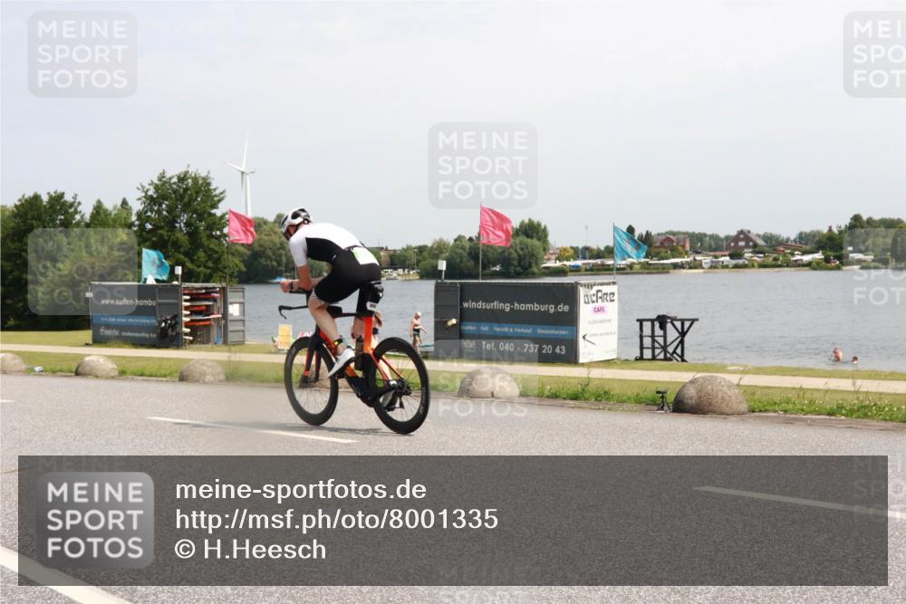 21.06.2025 - 27. Vierlanden-Triathlon H.Heesch http://msf.ph/oto/8001335 15.06.2025 11:44:59 Radfahren 746 meine-sportfotos.de