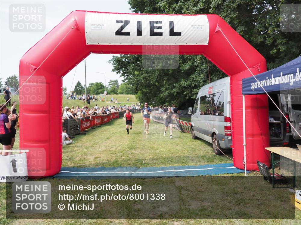 21.06.2025 - 27. Vierlanden-Triathlon MichiJ http://msf.ph/oto/8001338 15.06.2026 11:25:49 Ziel 622 meine-sportfotos.de
