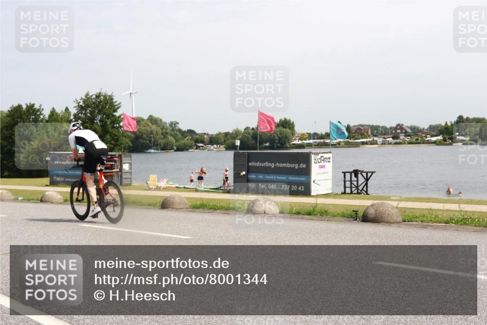 21.06.2025 - 27. Vierlanden-Triathlon H.Heesch http://msf.ph/oto/8001344 15.06.2025 11:45:00 Radfahren 746, 808 meine-sportfotos.de