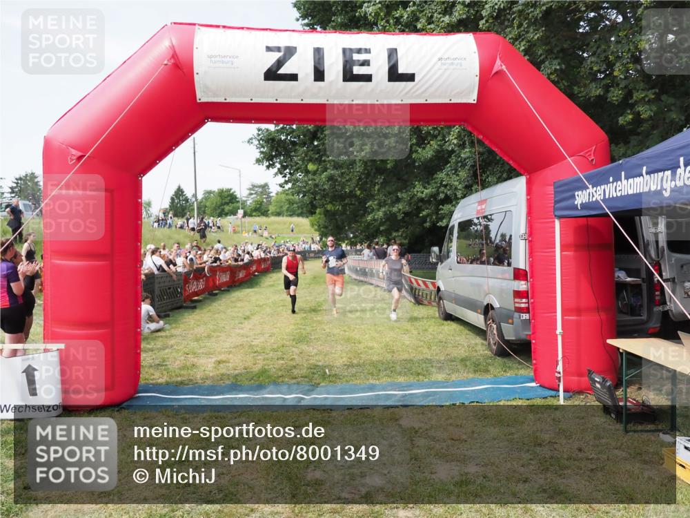 21.06.2025 - 27. Vierlanden-Triathlon MichiJ http://msf.ph/oto/8001349 15.06.2026 11:25:49 Ziel 622 meine-sportfotos.de
