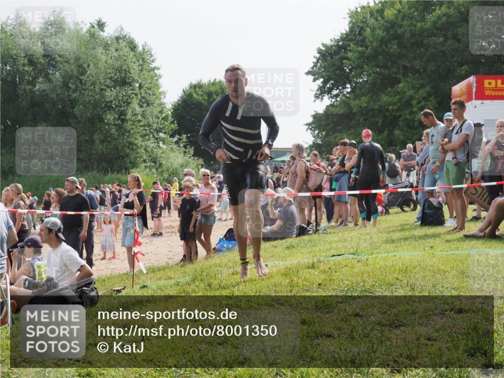 15.06.2025 - 27. Vierlanden-Triathlon KatJ http://msf.ph/oto/8001350 15.06.2025 09:57:35 Schwimmen 287, 298, 309, 324 meine-sportfotos.de