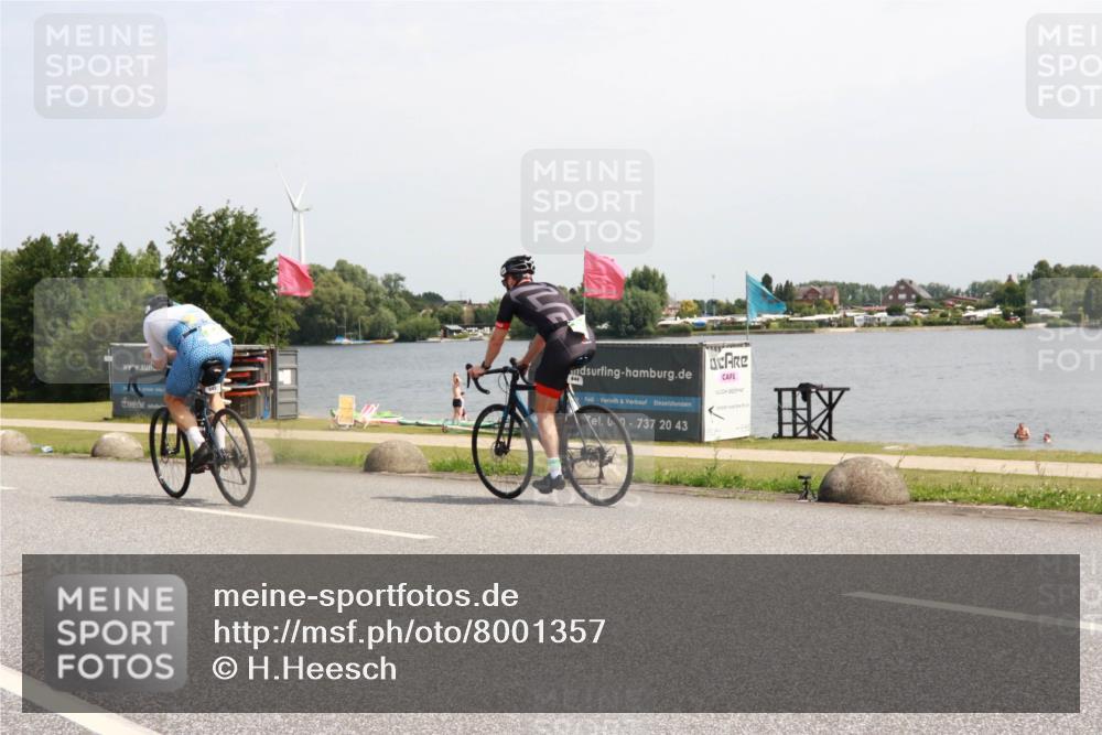 21.06.2025 - 27. Vierlanden-Triathlon H.Heesch http://msf.ph/oto/8001357 15.06.2025 11:45:01 Radfahren 643, 746, 808 meine-sportfotos.de