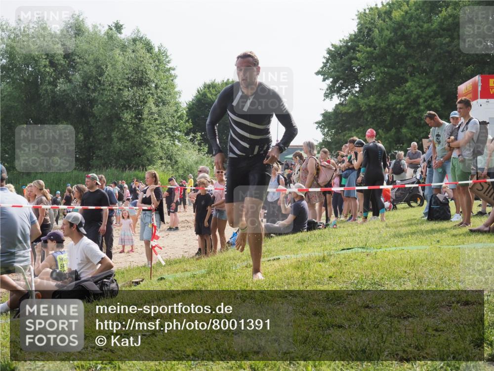 15.06.2025 - 27. Vierlanden-Triathlon KatJ http://msf.ph/oto/8001391 15.06.2025 09:57:36 Schwimmen 287, 298, 309, 324, 340 meine-sportfotos.de