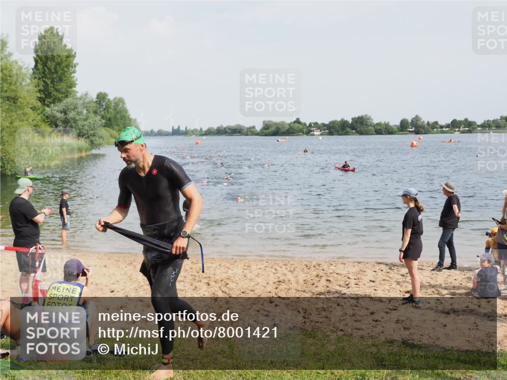 21.06.2025 - 27. Vierlanden-Triathlon MichiJ http://msf.ph/oto/8001421 15.06.2026 10:04:35 Schwimmen 390, 404, 452 meine-sportfotos.de