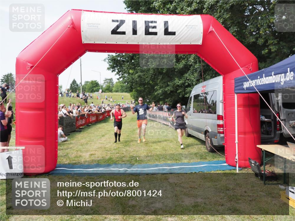21.06.2025 - 27. Vierlanden-Triathlon MichiJ http://msf.ph/oto/8001424 15.06.2026 11:25:50 Ziel 622 meine-sportfotos.de