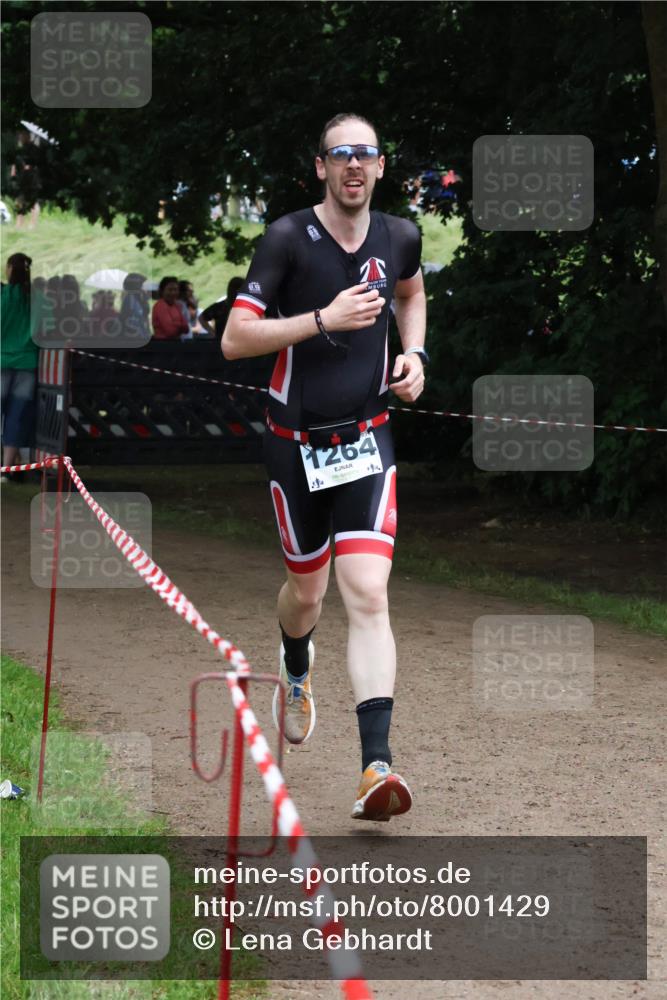 21.06.2025 - 27. Vierlanden-Triathlon Lena Gebhardt http://msf.ph/oto/8001429 15.06.2025 14:06:09 Laufen 1264 meine-sportfotos.de