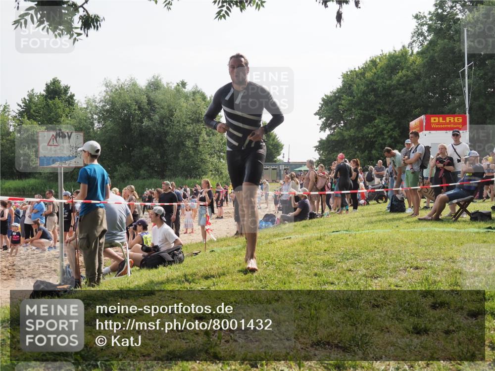 15.06.2025 - 27. Vierlanden-Triathlon KatJ http://msf.ph/oto/8001432 15.06.2025 09:57:36 Schwimmen 287, 298, 309, 324, 340 meine-sportfotos.de