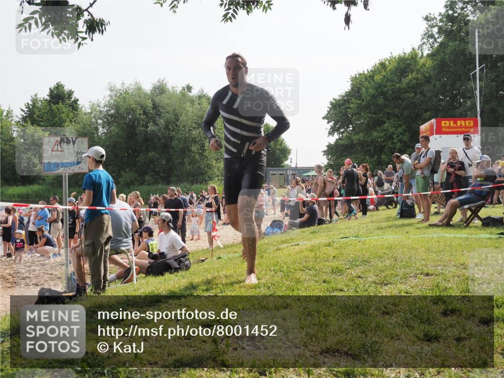 15.06.2025 - 27. Vierlanden-Triathlon KatJ http://msf.ph/oto/8001452 15.06.2025 09:57:36 Schwimmen 287, 298, 309, 324, 340 meine-sportfotos.de