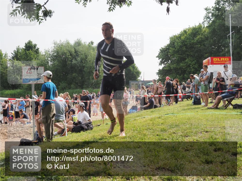 15.06.2025 - 27. Vierlanden-Triathlon KatJ http://msf.ph/oto/8001472 15.06.2025 09:57:36 Schwimmen 287, 298, 309, 324, 340 meine-sportfotos.de