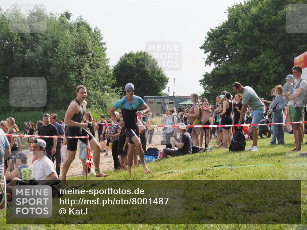 15.06.2025 - 27. Vierlanden-Triathlon KatJ http://msf.ph/oto/8001487 15.06.2025 09:57:41 Schwimmen 287, 298, 309, 340 meine-sportfotos.de
