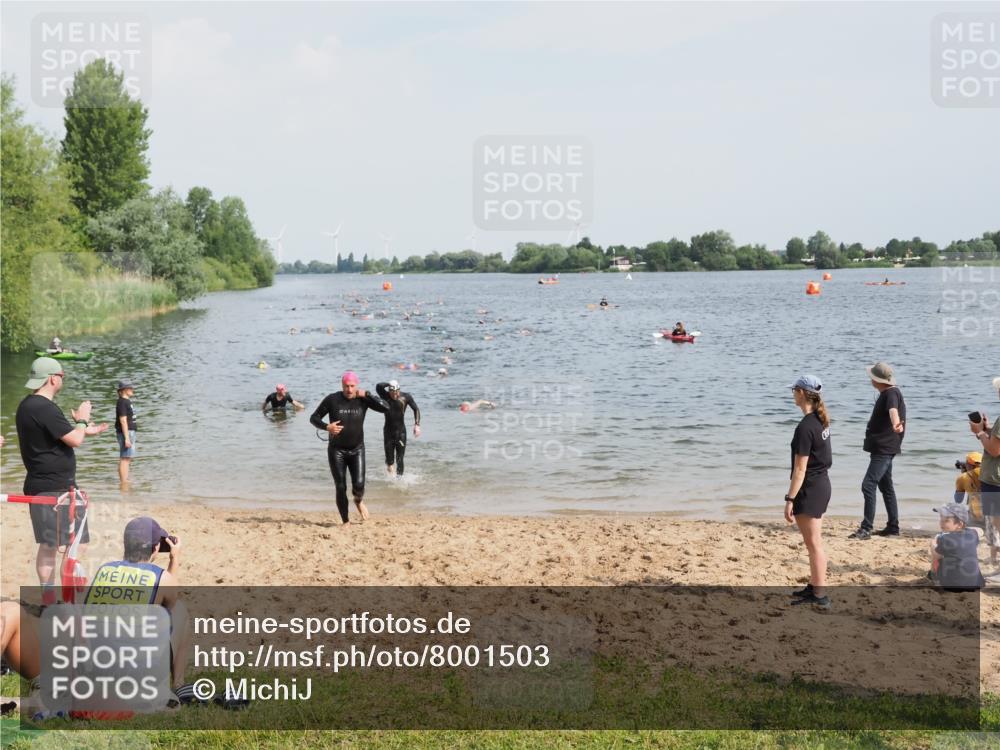 21.06.2025 - 27. Vierlanden-Triathlon MichiJ http://msf.ph/oto/8001503 15.06.2026 10:04:37 Schwimmen 390, 404, 452 meine-sportfotos.de