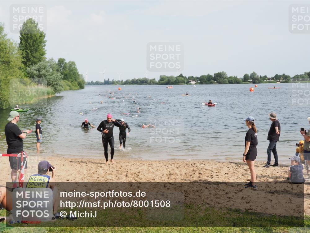 21.06.2025 - 27. Vierlanden-Triathlon MichiJ http://msf.ph/oto/8001508 15.06.2026 10:04:37 Schwimmen 390, 404, 452 meine-sportfotos.de