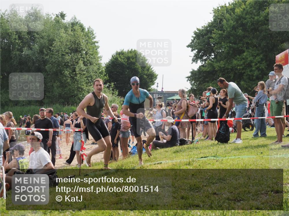 15.06.2025 - 27. Vierlanden-Triathlon KatJ http://msf.ph/oto/8001514 15.06.2025 09:57:41 Schwimmen 287, 298, 309, 340 meine-sportfotos.de