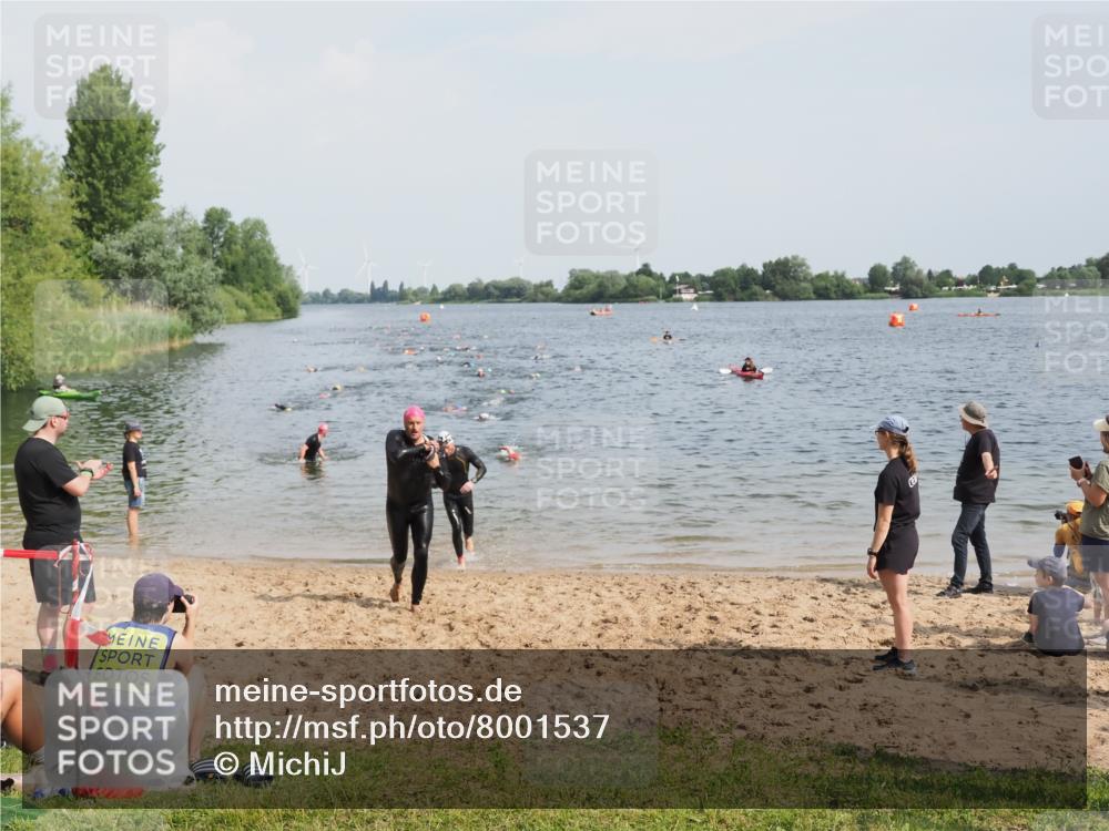 21.06.2025 - 27. Vierlanden-Triathlon MichiJ http://msf.ph/oto/8001537 15.06.2026 10:04:38 Schwimmen 390, 404, 452 meine-sportfotos.de