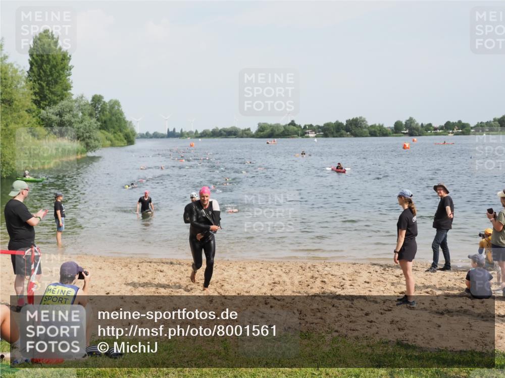 21.06.2025 - 27. Vierlanden-Triathlon MichiJ http://msf.ph/oto/8001561 15.06.2026 10:04:39 Schwimmen 390, 404, 452 meine-sportfotos.de