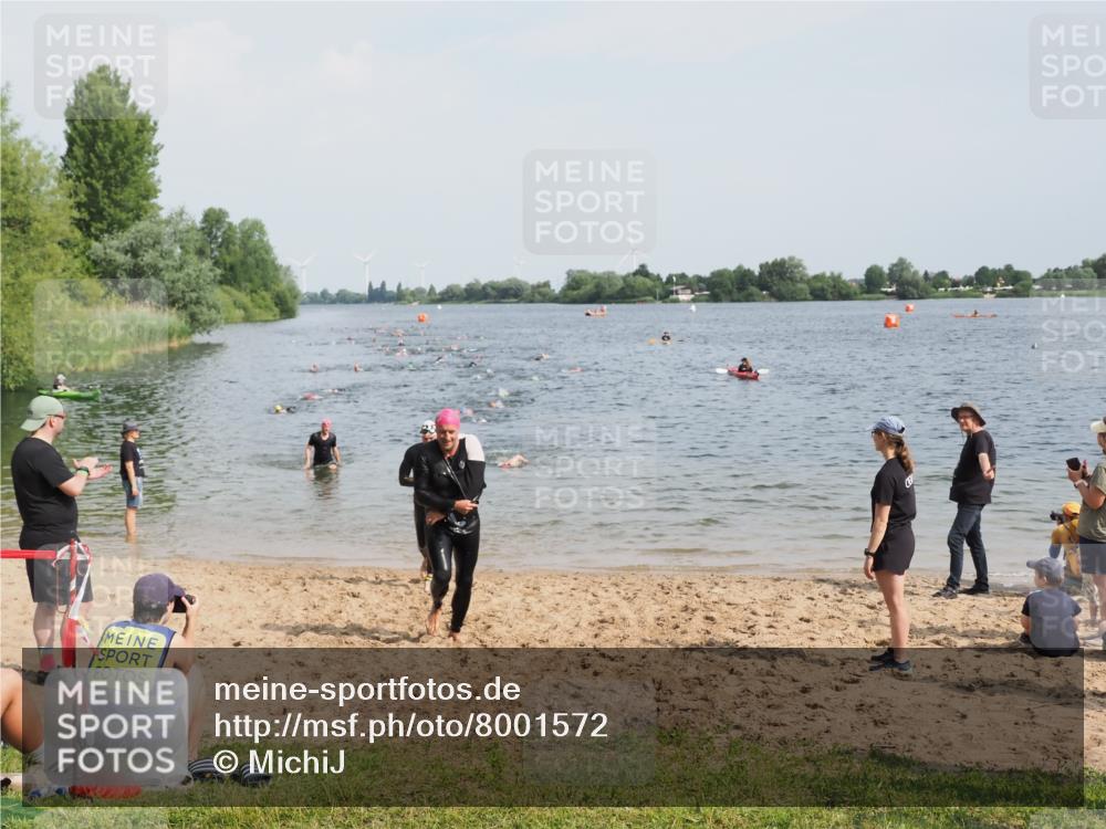 21.06.2025 - 27. Vierlanden-Triathlon MichiJ http://msf.ph/oto/8001572 15.06.2026 10:04:39 Schwimmen 390, 404, 452 meine-sportfotos.de