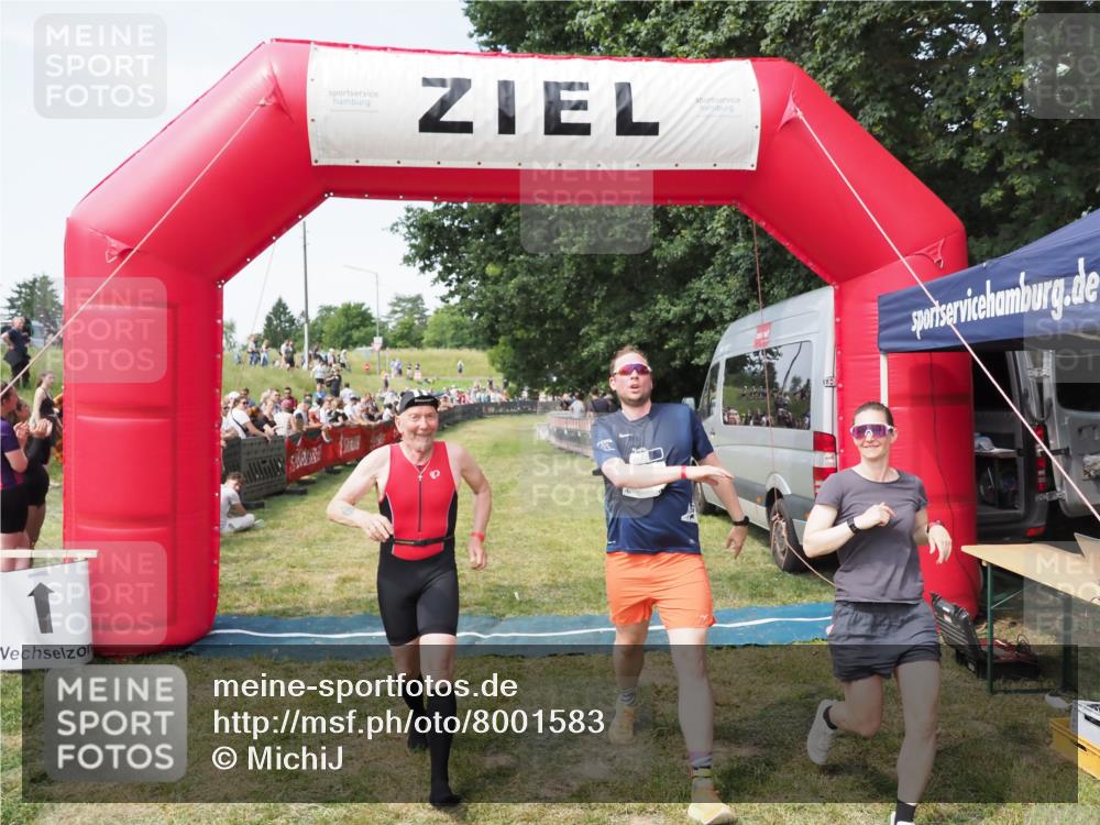 21.06.2025 - 27. Vierlanden-Triathlon MichiJ http://msf.ph/oto/8001583 15.06.2026 11:25:52 Ziel 622 meine-sportfotos.de