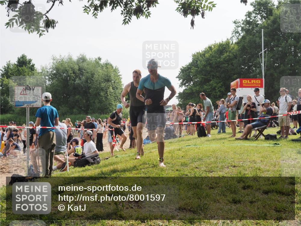 15.06.2025 - 27. Vierlanden-Triathlon KatJ http://msf.ph/oto/8001597 15.06.2025 09:57:43 Schwimmen 287, 298, 309, 340, 827 meine-sportfotos.de
