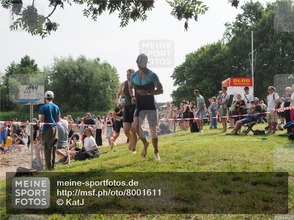 15.06.2025 - 27. Vierlanden-Triathlon KatJ http://msf.ph/oto/8001611 15.06.2025 09:57:43 Schwimmen 287, 298, 309, 340, 827 meine-sportfotos.de