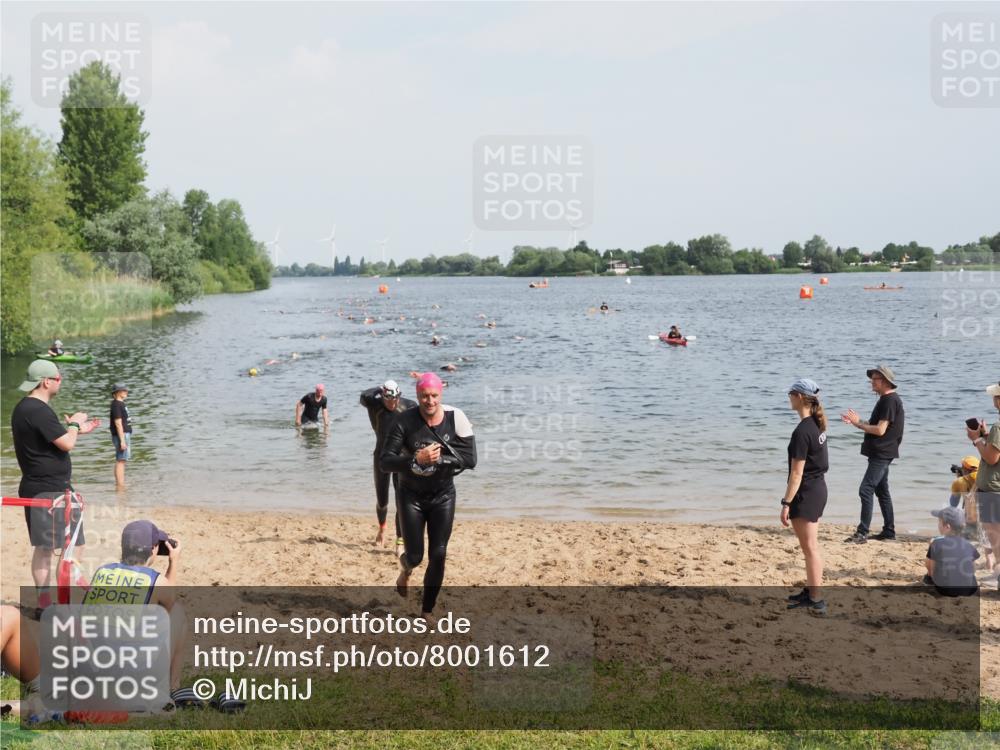 21.06.2025 - 27. Vierlanden-Triathlon MichiJ http://msf.ph/oto/8001612 15.06.2026 10:04:40 Schwimmen 390, 404, 452 meine-sportfotos.de