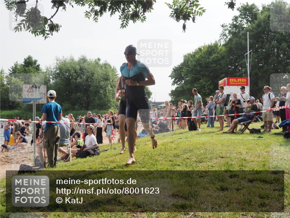 15.06.2025 - 27. Vierlanden-Triathlon KatJ http://msf.ph/oto/8001623 15.06.2025 09:57:43 Schwimmen 287, 298, 309, 340, 827 meine-sportfotos.de