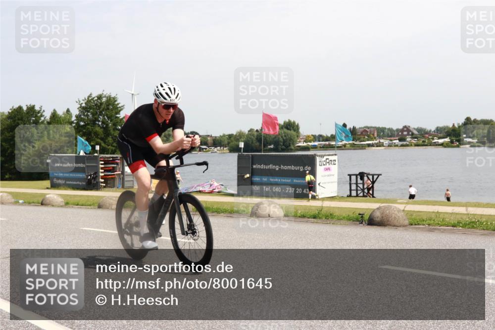 21.06.2025 - 27. Vierlanden-Triathlon H.Heesch http://msf.ph/oto/8001645 15.06.2025 11:46:05 Radfahren 32, 658 meine-sportfotos.de