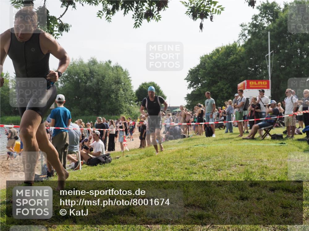 15.06.2025 - 27. Vierlanden-Triathlon KatJ http://msf.ph/oto/8001674 15.06.2025 09:57:44 Schwimmen 287, 298, 309, 340, 827 meine-sportfotos.de