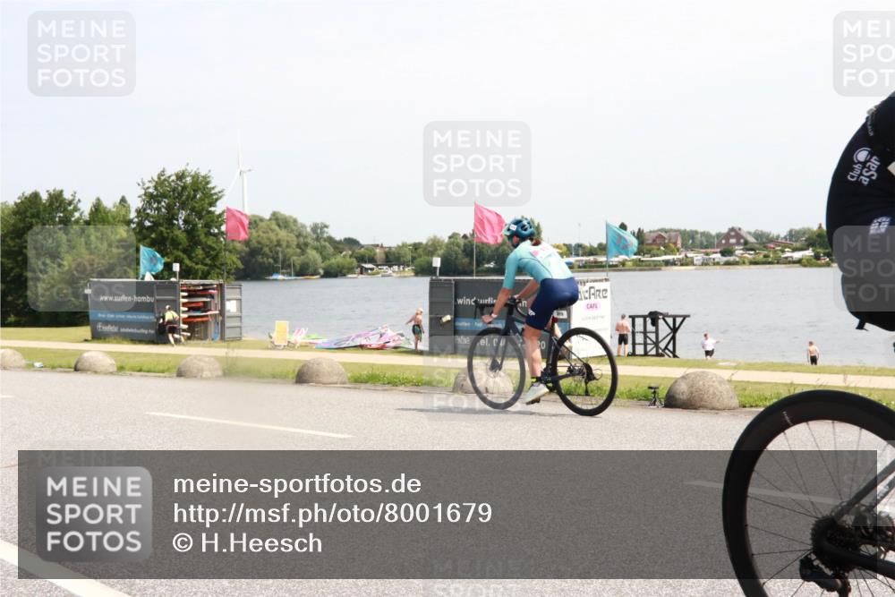 21.06.2025 - 27. Vierlanden-Triathlon H.Heesch http://msf.ph/oto/8001679 15.06.2025 11:46:10 Radfahren 32, 658, 803 meine-sportfotos.de