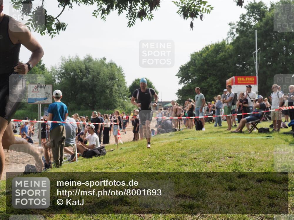 15.06.2025 - 27. Vierlanden-Triathlon KatJ http://msf.ph/oto/8001693 15.06.2025 09:57:44 Schwimmen 287, 298, 309, 340, 827 meine-sportfotos.de