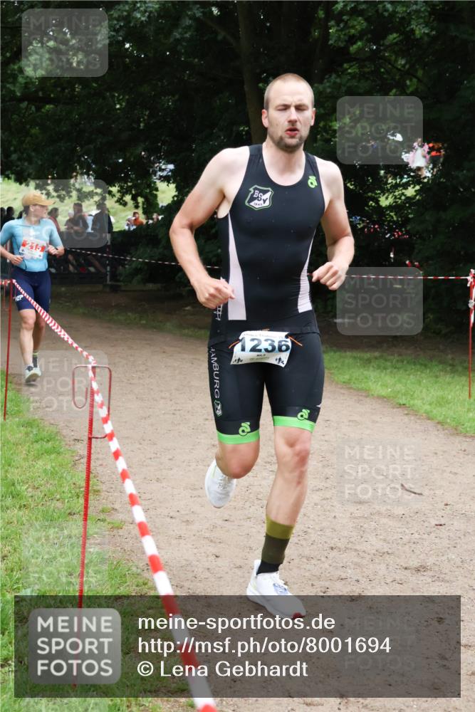 21.06.2025 - 27. Vierlanden-Triathlon Lena Gebhardt http://msf.ph/oto/8001694 15.06.2025 14:06:42 Laufen 1236 meine-sportfotos.de