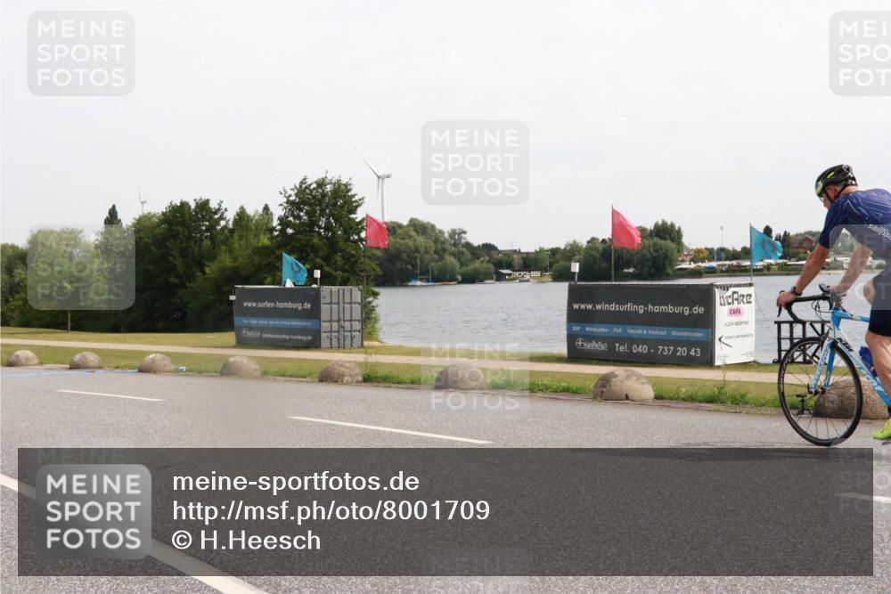 15.06.2025 - 27. Vierlanden-Triathlon H.Heesch http://msf.ph/oto/8001709 15.06.2025 10:28:16 Radfahren 493 meine-sportfotos.de