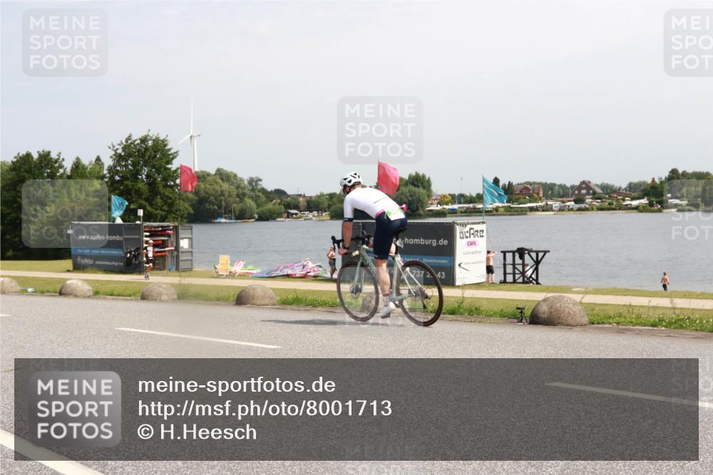 21.06.2025 - 27. Vierlanden-Triathlon H.Heesch http://msf.ph/oto/8001713 15.06.2025 11:46:15 Radfahren 215, 663, 803, 886 meine-sportfotos.de