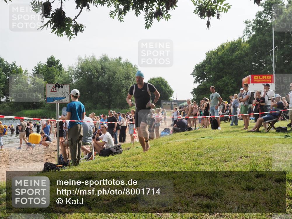 15.06.2025 - 27. Vierlanden-Triathlon KatJ http://msf.ph/oto/8001714 15.06.2025 09:57:45 Schwimmen 287, 298, 340, 827 meine-sportfotos.de