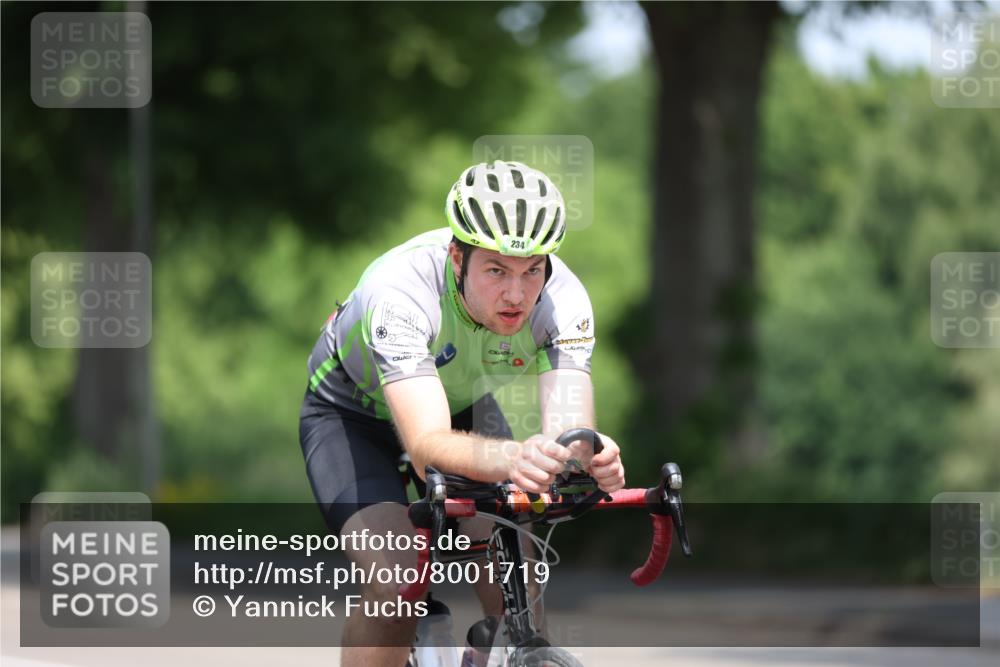 15.06.2025 - 7 Türme Triathlon Yannick Fuchs http://msf.ph/oto/8001719 15.06.2025 12:29:05 Radfahren 353 meine-sportfotos.de