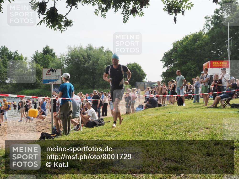 15.06.2025 - 27. Vierlanden-Triathlon KatJ http://msf.ph/oto/8001729 15.06.2025 09:57:45 Schwimmen 287, 298, 340, 827 meine-sportfotos.de