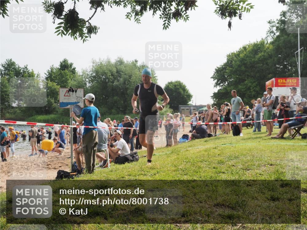 15.06.2025 - 27. Vierlanden-Triathlon KatJ http://msf.ph/oto/8001738 15.06.2025 09:57:45 Schwimmen 287, 298, 340, 827 meine-sportfotos.de