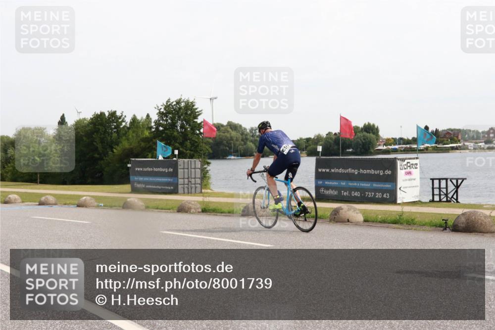 15.06.2025 - 27. Vierlanden-Triathlon H.Heesch http://msf.ph/oto/8001739 15.06.2025 10:28:17 Radfahren 405, 493 meine-sportfotos.de