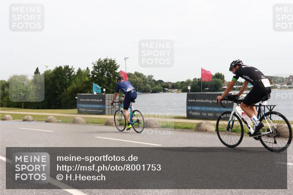 15.06.2025 - 27. Vierlanden-Triathlon H.Heesch http://msf.ph/oto/8001753 15.06.2025 10:28:17 Radfahren 405, 493 meine-sportfotos.de