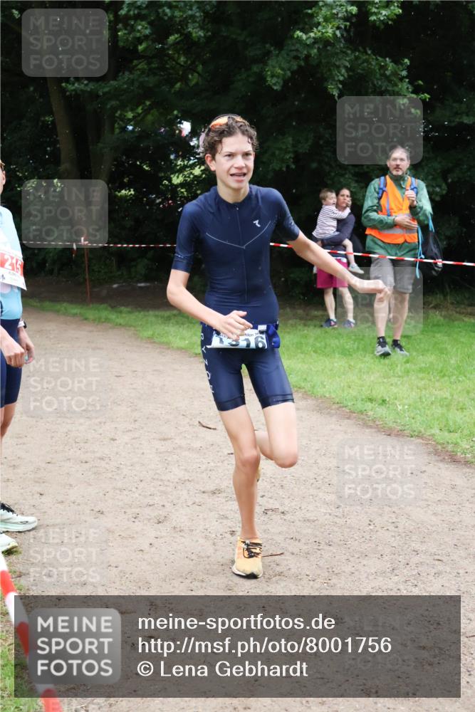 21.06.2025 - 27. Vierlanden-Triathlon Lena Gebhardt http://msf.ph/oto/8001756 15.06.2025 14:06:48 Laufen  meine-sportfotos.de