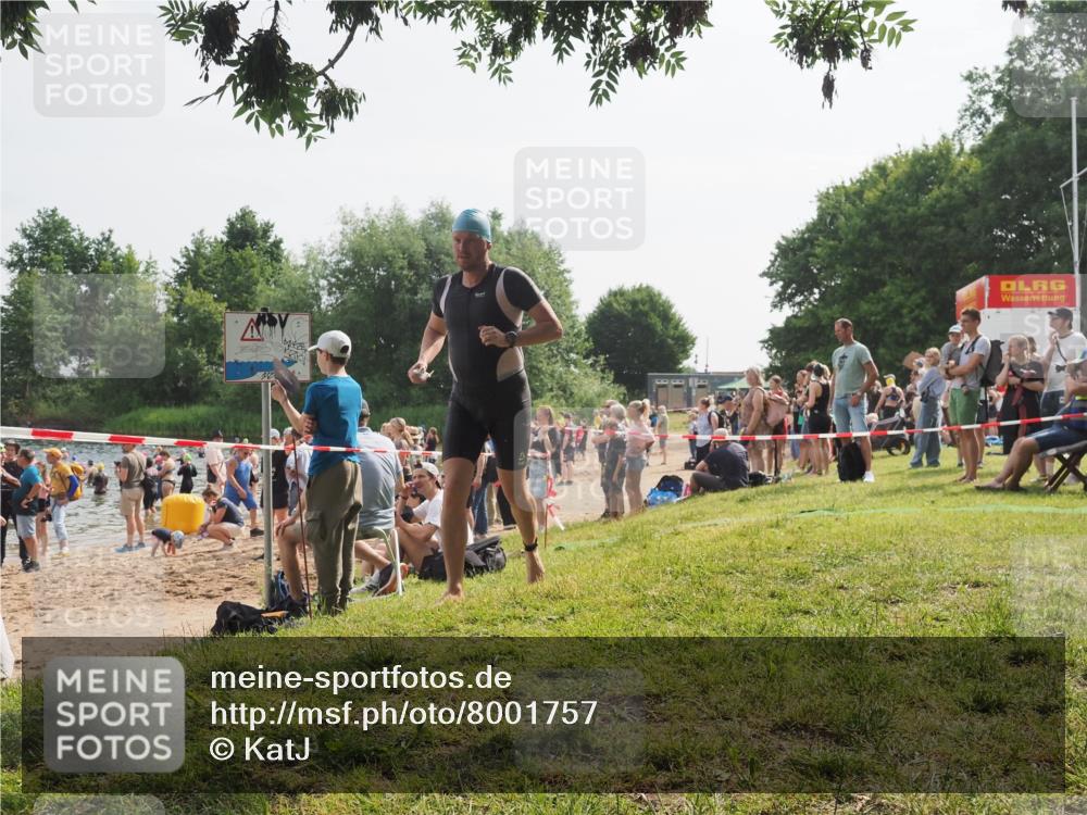 15.06.2025 - 27. Vierlanden-Triathlon KatJ http://msf.ph/oto/8001757 15.06.2025 09:57:45 Schwimmen 287, 298, 340, 827 meine-sportfotos.de