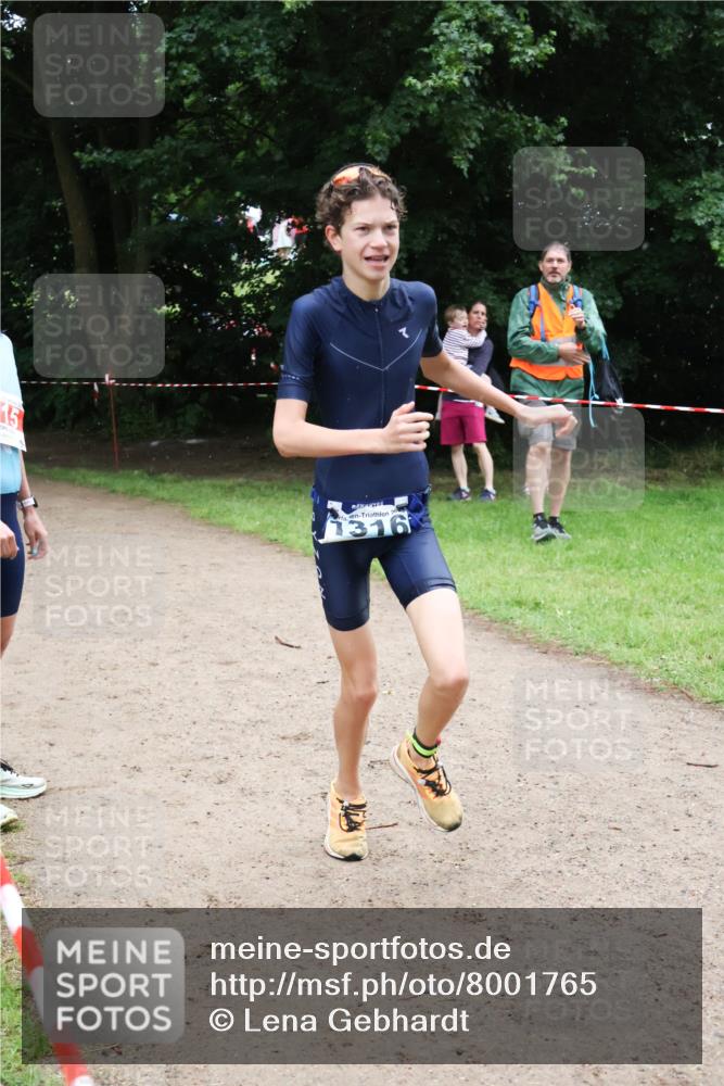 21.06.2025 - 27. Vierlanden-Triathlon Lena Gebhardt http://msf.ph/oto/8001765 15.06.2025 14:06:48 Laufen 15, 1316 meine-sportfotos.de