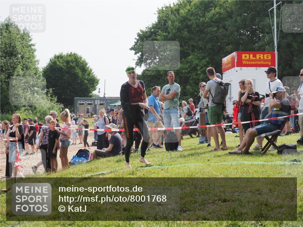 15.06.2025 - 27. Vierlanden-Triathlon KatJ http://msf.ph/oto/8001768 15.06.2025 09:57:50 Schwimmen 287, 291, 298, 330, 340, 827 meine-sportfotos.de