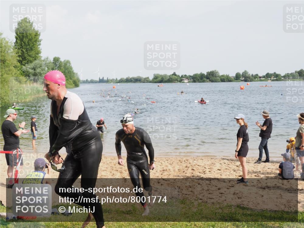 21.06.2025 - 27. Vierlanden-Triathlon MichiJ http://msf.ph/oto/8001774 15.06.2026 10:04:43 Schwimmen 390, 452 meine-sportfotos.de