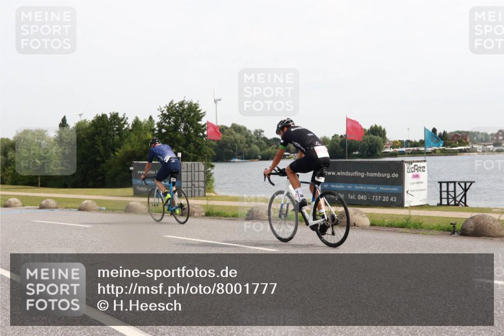 15.06.2025 - 27. Vierlanden-Triathlon H.Heesch http://msf.ph/oto/8001777 15.06.2025 10:28:17 Radfahren 405, 493 meine-sportfotos.de