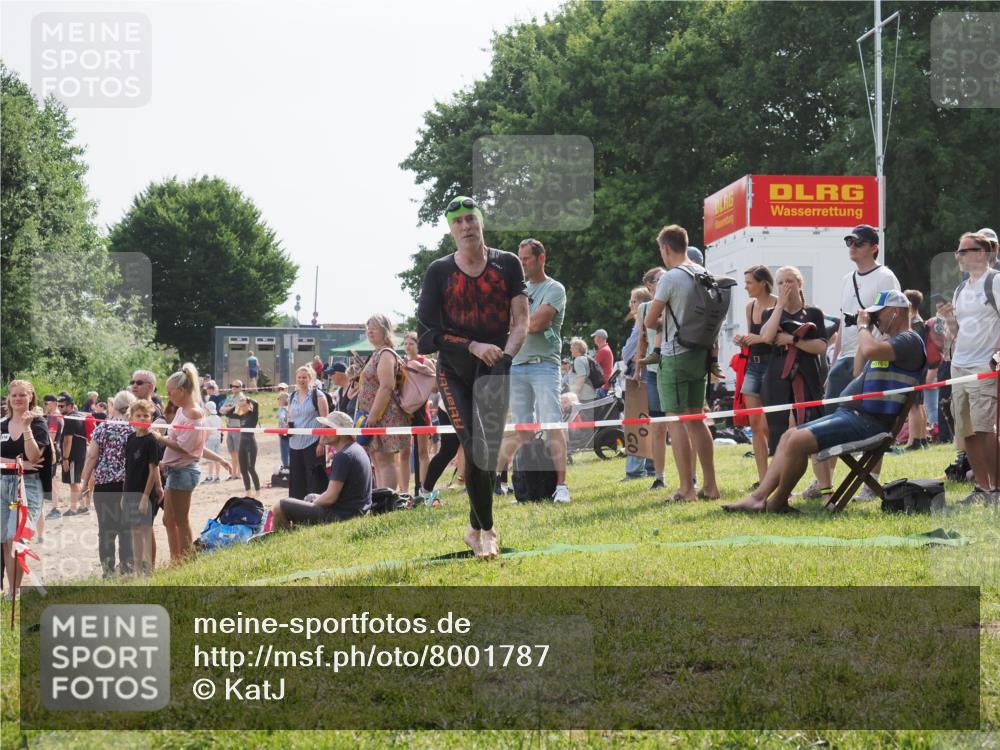 15.06.2025 - 27. Vierlanden-Triathlon KatJ http://msf.ph/oto/8001787 15.06.2025 09:57:51 Schwimmen 287, 291, 330, 340, 827 meine-sportfotos.de