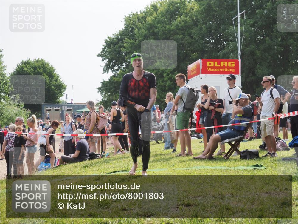 15.06.2025 - 27. Vierlanden-Triathlon KatJ http://msf.ph/oto/8001803 15.06.2025 09:57:51 Schwimmen 287, 291, 330, 340, 827 meine-sportfotos.de