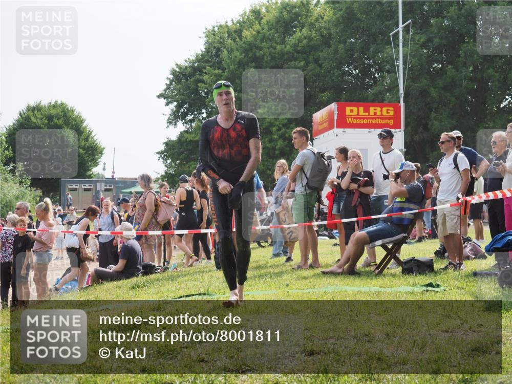 15.06.2025 - 27. Vierlanden-Triathlon KatJ http://msf.ph/oto/8001811 15.06.2025 09:57:51 Schwimmen 287, 291, 330, 340, 827 meine-sportfotos.de